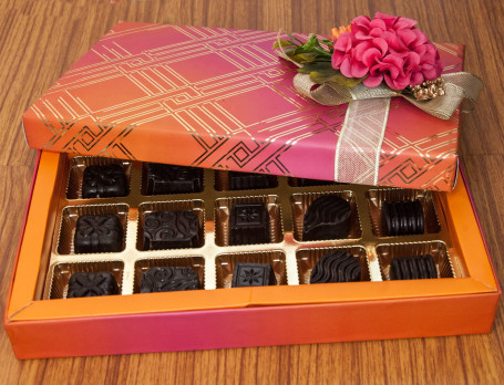 Gift Box With Flavoured Chocolates [24 Pieces]