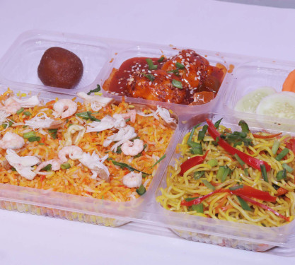 Chicken Prawn Rice Vej Hong Kong Noodles Hot Garlic Chicken (2 Pcs Gulab Jamun (1Pc Salad