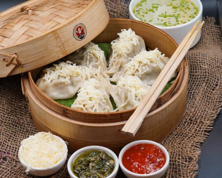 Chicken Steamed Momo With Cheese [6 Pieces] With Soup