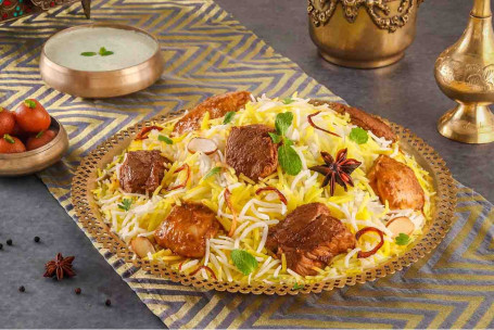 Do Gosht Ki Dum Biryani (Dum Biryani Di Pollo Di Montone Per 4 Persone).