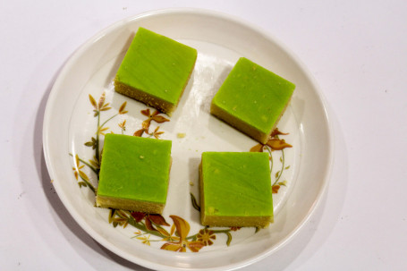 Pista Barfi (500 Gms)