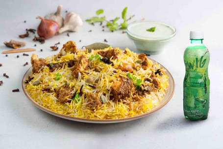 Combinazione Di Bevande Al Pollo Dum Biryani