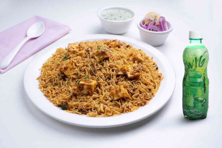 Paneer Hyderabadi Combinazione Di Bevande Dum Biryani