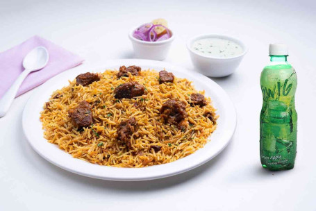 Combinazione Di Bevande Hyderabadi Montone Dum Biryani