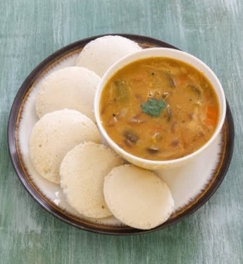 Idli (5 Pcs) With Mix Veg Kuruma