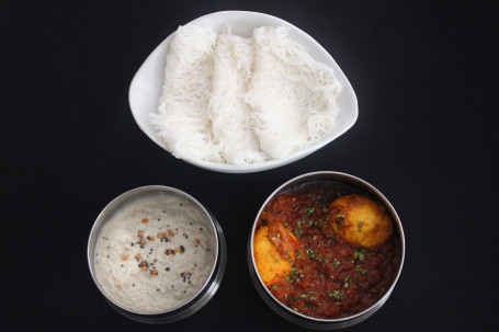 Mutta Roast Served With Idiyappam (2 Pcs)