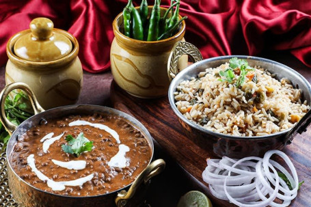 Veg Pulao (250 Gms) E Dal Makhani (285 Gms)