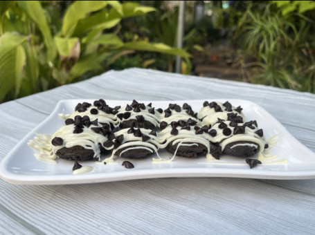 Charcoal White Choco Chips Mini Pan Cake 8 Pcs) Eggless)