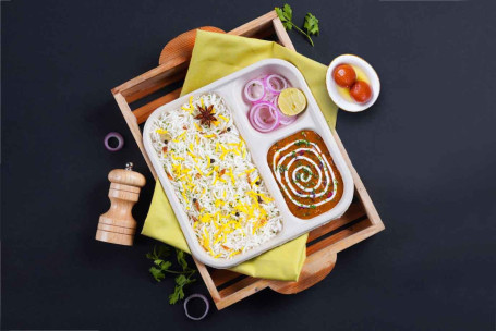 Dal Makhani, Rice Lunchbox Con Gulab Jamun (2 Pezzi) Combo