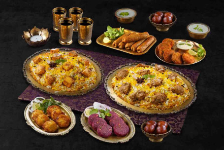 Grand Celebration Combo Con 2 Biryanis (Veg Non-Veg) 4 Porzioni Di Kebab 4 Coca-Cola