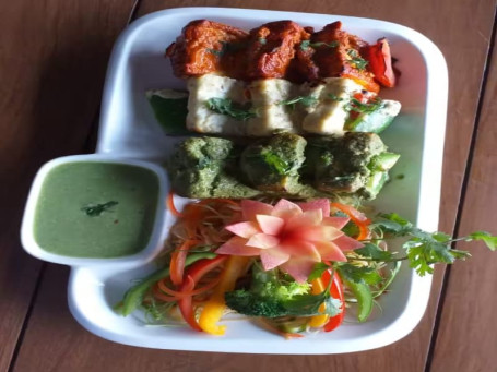 Tiranga Paneer Tikka (250 Gm)