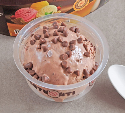 Chocolate Chips Ice Cream (700Ml)