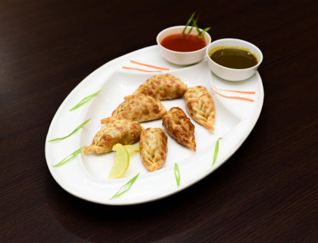 Cheesy Fried Momos (8 Pcs)