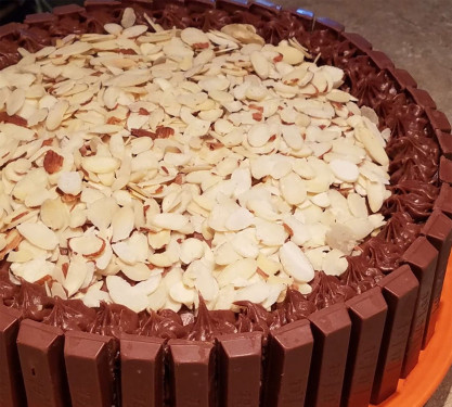 Kitkat Almond Cake [500 Gms] Premium Cakes