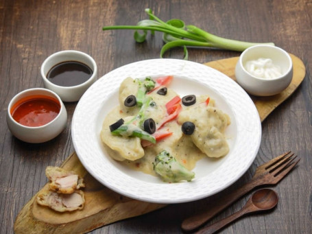 Veg Momos In White Sauce (6 Pcs)