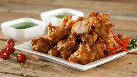 Chicken Pakora (6 Pcs) (Served With Green Dip Salad)