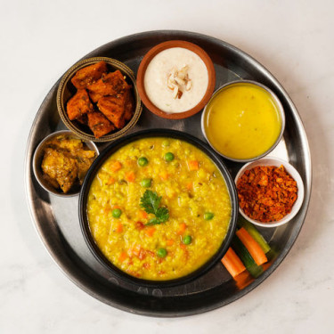 Deluxe Dal Verdura Khichdi Thali