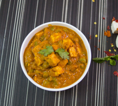 Mattar Paneer (400 Ml)