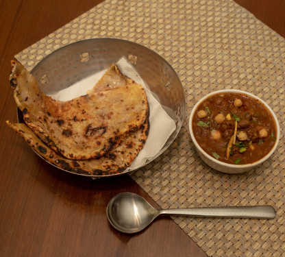 Aloo Naan With Channa 1 Pc