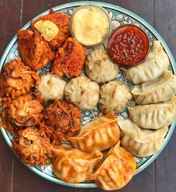 Kurkure Momos Paneer Butter Masala Gravy Momos Paneer Steam Coke [250Ml]