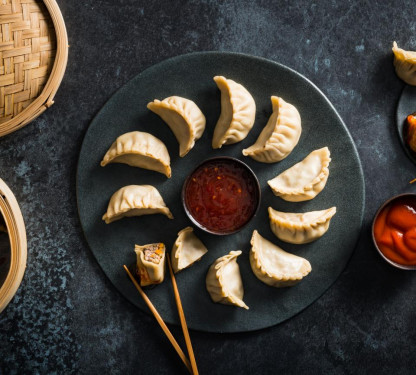 Chicken Steam Momos (Served With Chilli Chutney Mayo)