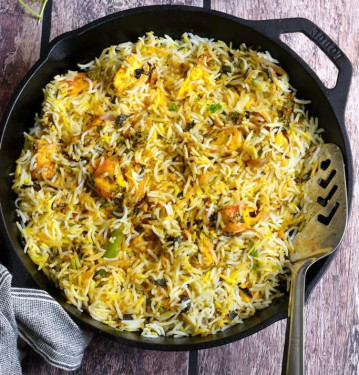 Paneer Dum Biryani With Raita Gravy