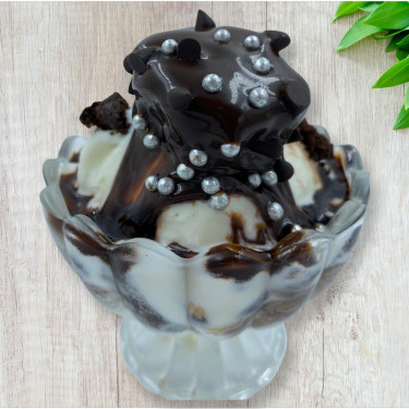 Hot Chocolate Fudge Sundae F