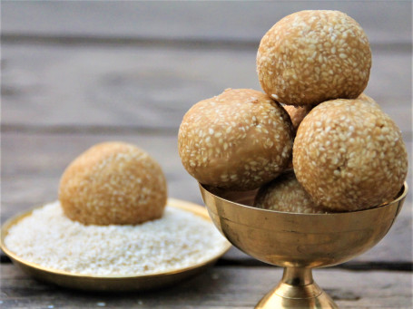 Til Jaggery Ladoo