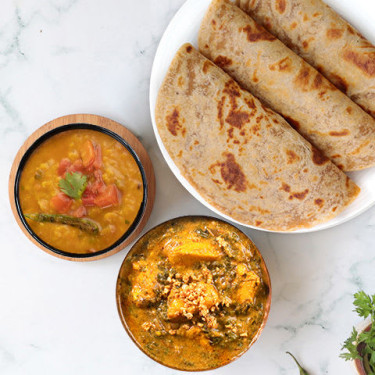 Pollo Lasooni Methi, Dal Tadka Giallo, Paratha Thali