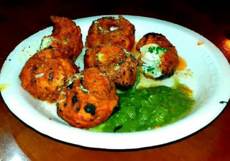 Veg Tandoor Momos 8 Pz Maionese Chutney Rosso