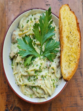 Spaghetti In Creamy Pesto