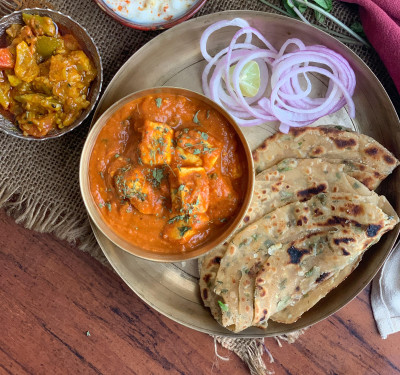 Lachha Paratha (3 Pcs) Shahi Paneer