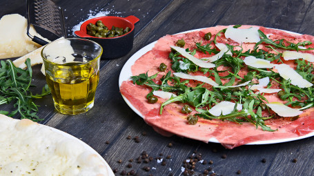 Carpaccio Di Ternera, Grana Padano E Focaccia