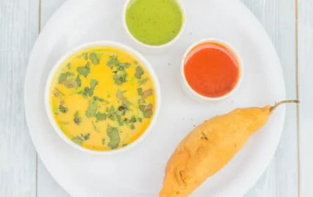 Mirchi Vada With Kadhi