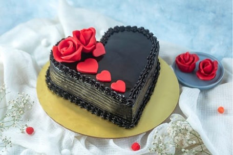 Eggless Chocolate Heart Shape Cake (450 Gms)