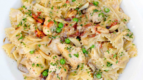 Farfalle Con Pollo E Aglio Arrosto