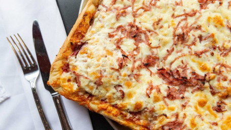 Pizza Grande Tutta A Base Di Carne