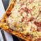 Pizza Grande Tutta A Base Di Carne