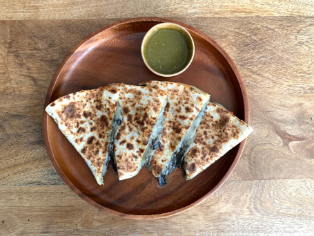 Quesadilla Huitlacoche Y Hoja Santa Con Salsa De Tomatillo Verde Y Jalape Ntilde;O