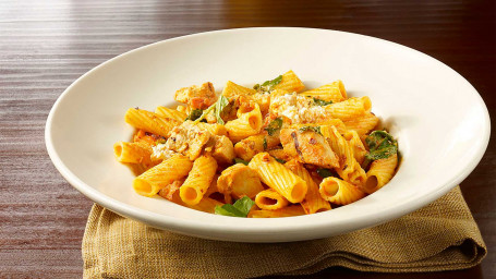 Rigatoni All'arrabbiata Con Pollo