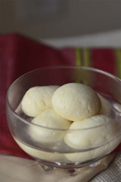 Rasgulla Plate