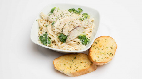 Fettuccine Di Broccoli Di Pollo Alfredo