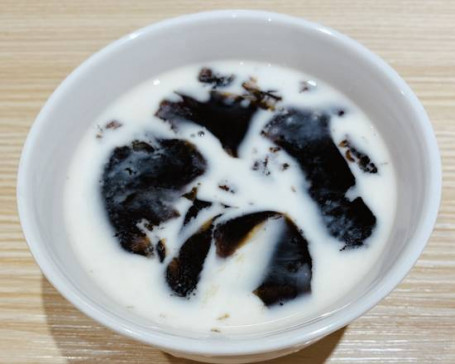 Steamed Milk Pudding With Grass Jelly