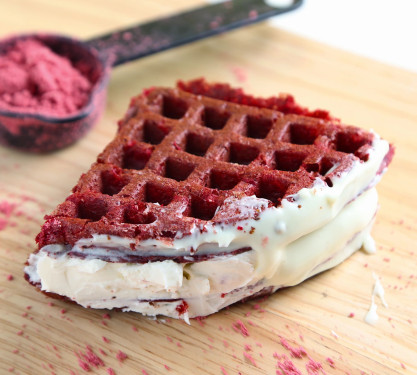 Red Velvet Cheese Max Waffle