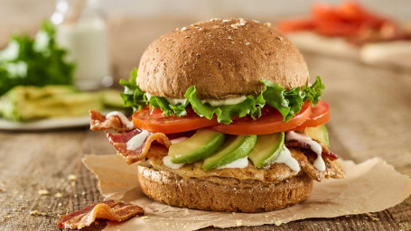 Avocado Bacon Club Sandwich Di Pollo Alla Griglia