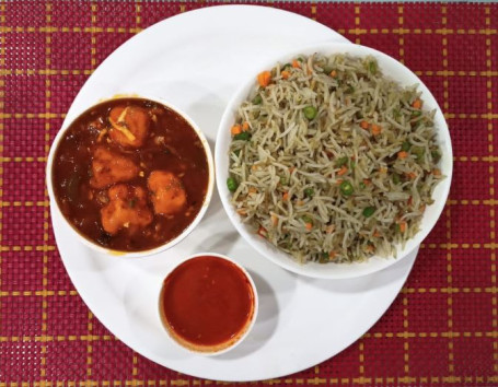 Veg Fried Rice Served With Paneer Chilli Chutney