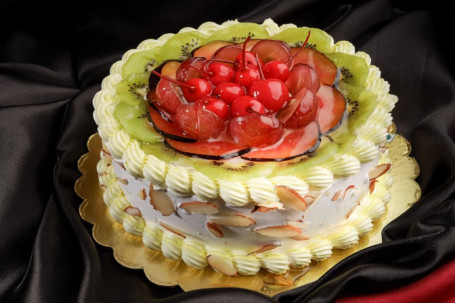 Egg Fresh Fruit Cake (500 Gms)