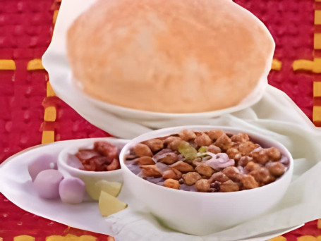 Chole Bhatoore 2 Pcs Dahi Vada 2 Pcs