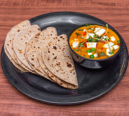 Matar Paneer With (4 Pcs) Tawa Roti