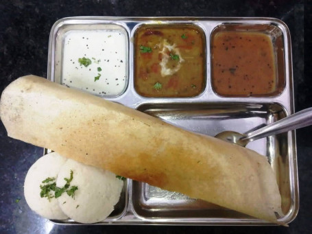 1 Masala Dosa 2 Idli (Served With Sambar Chutney)